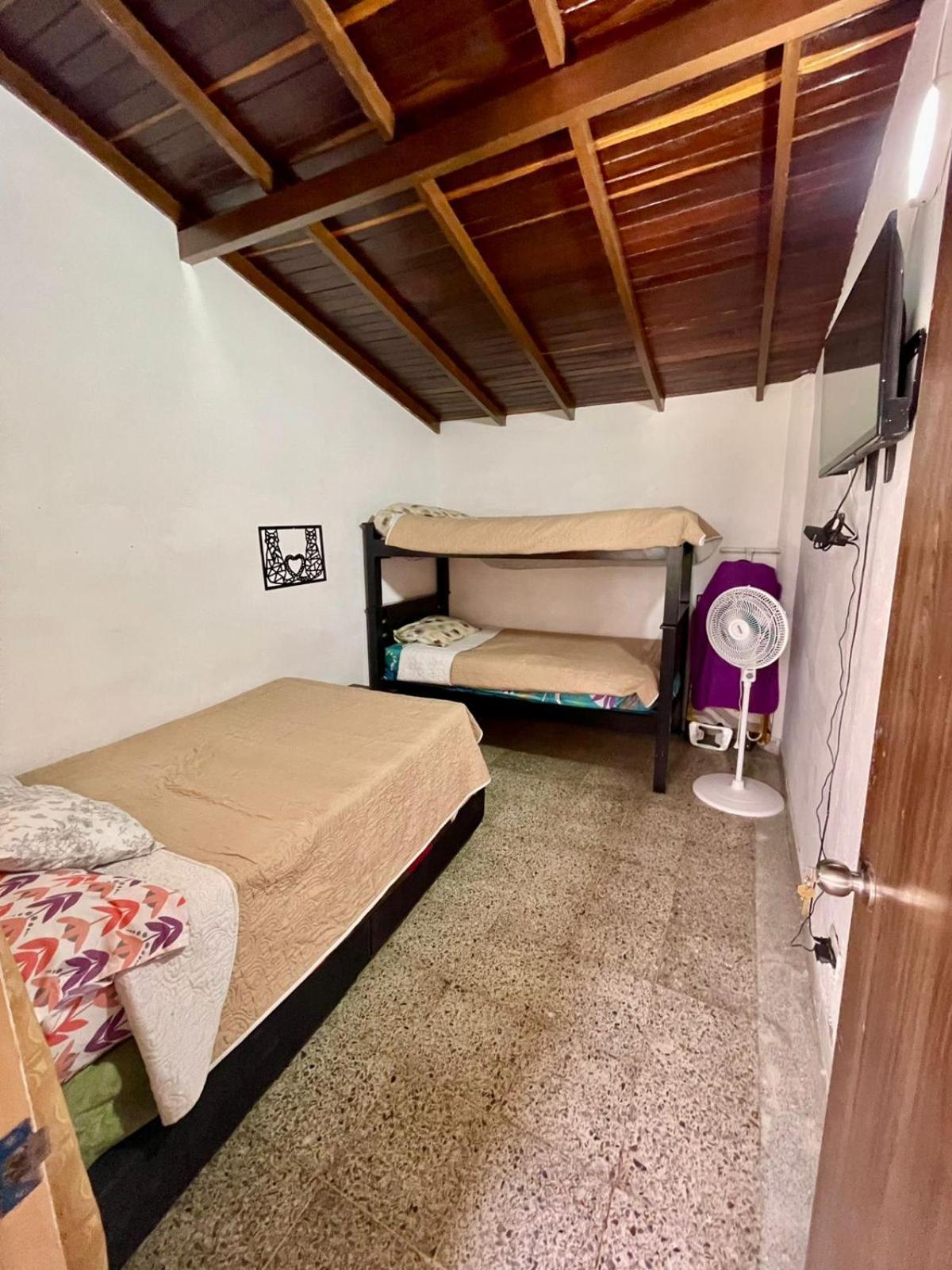 Hostel Urban City Меделин Екстериор снимка